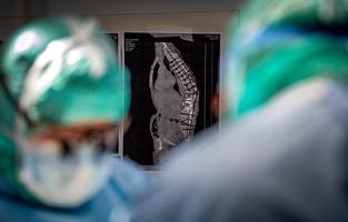 Ortopeden, Ryggoperation, USÖ operation av snedställd rygg 
